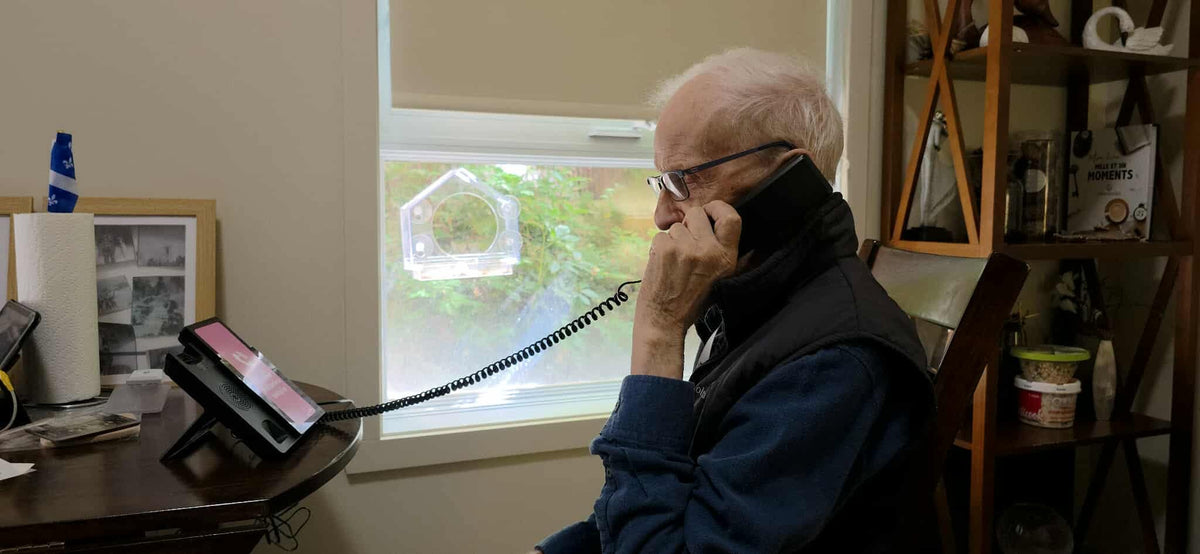 Téléphone Amical – Compagnon IA apaisant pour personnes âgées